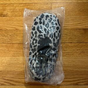 Isaac Mizrahi Slippers Leopard Print- Size Medium